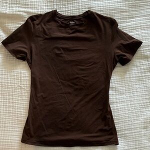 SKIMS Chocolate Short Sleeve Tee